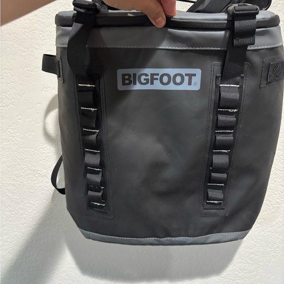 Bigfoot Insulated Backpack Cooler Black and Gray Men's Backpack - Picture 2 of 5